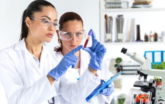 הבנת בריאות האישה: פתרונות לגידול בשחלה והיפרפלזיה של רירית הרחם